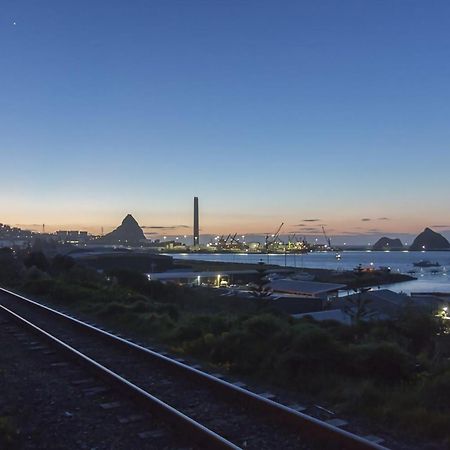 The Waterfront Escape Villa New Plymouth Bagian luar foto