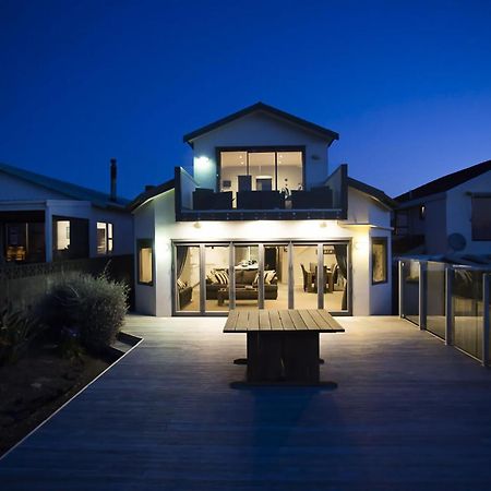 The Waterfront Escape Villa New Plymouth Bagian luar foto